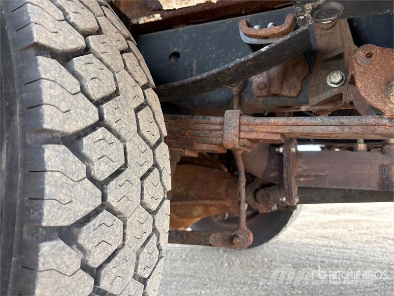 Ford F-550 卡車裝載高空作業車