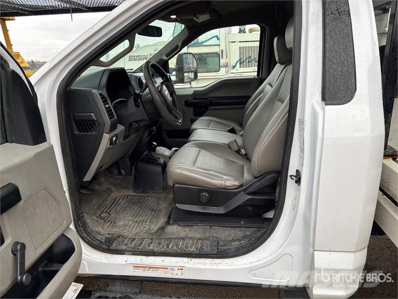 Ford F-550 Plataformas sobre camión