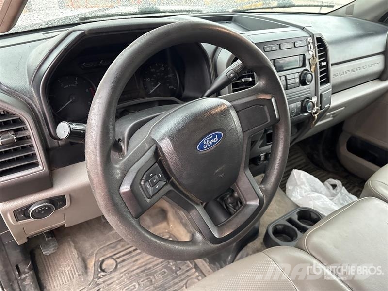 Ford F-550 Plataformas sobre camión