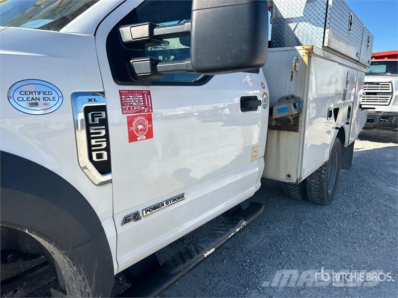 Ford F-550 Nostolava-autot