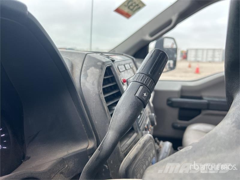Ford F-550 Pacēlāji uz automašīnas bāzes