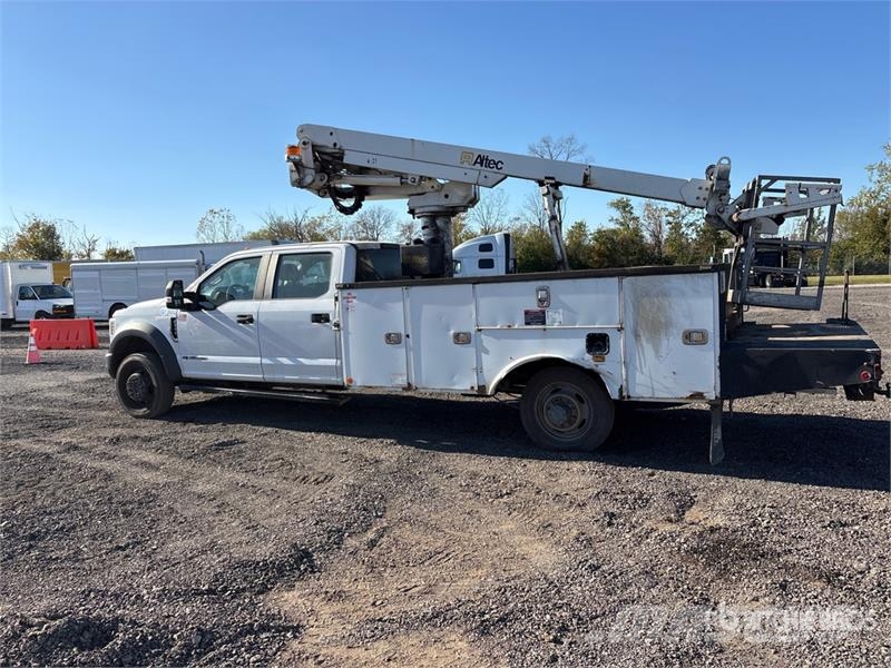 Ford F-550 Truck mounted platforms