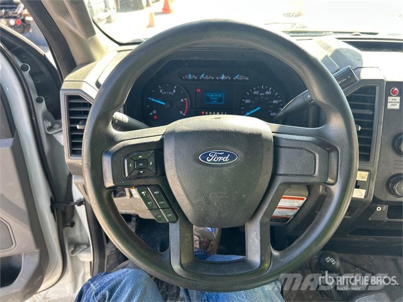Ford F-550 Nostolava-autot