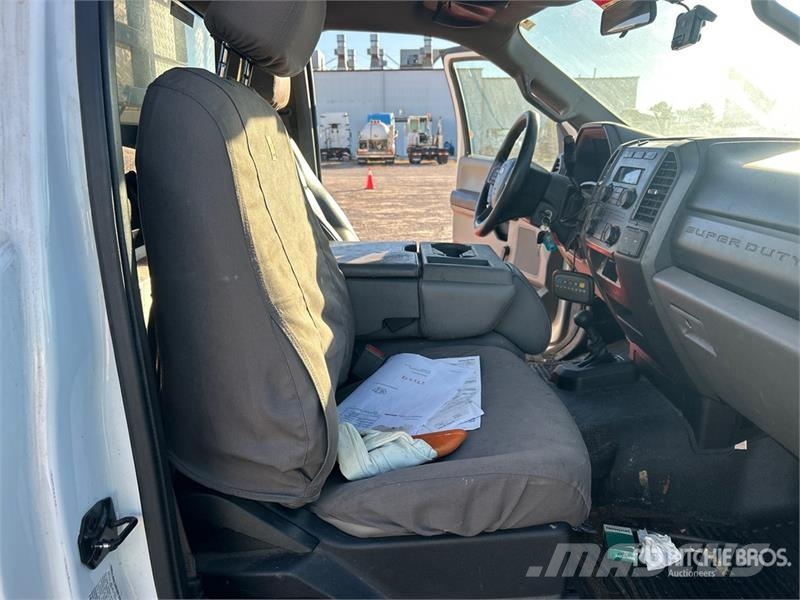 Ford F-550 Nostolava-autot