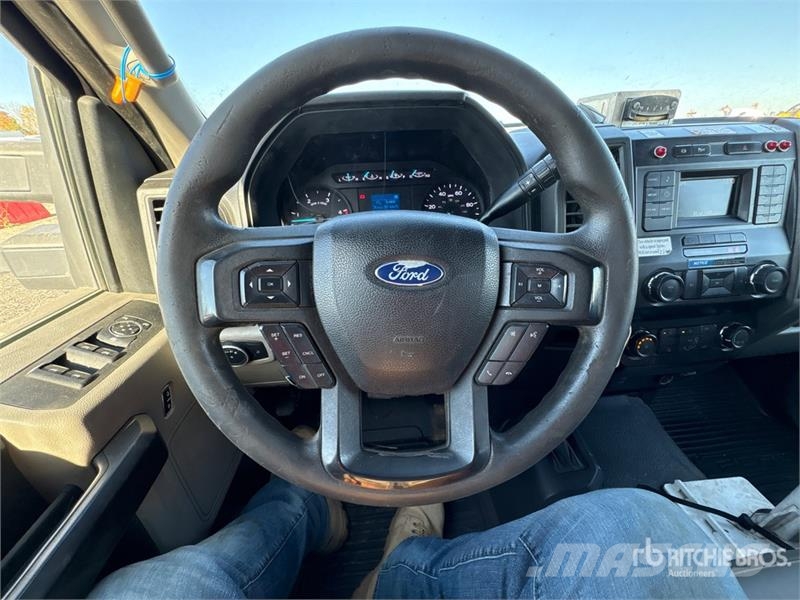 Ford F-550 Truck mounted platforms