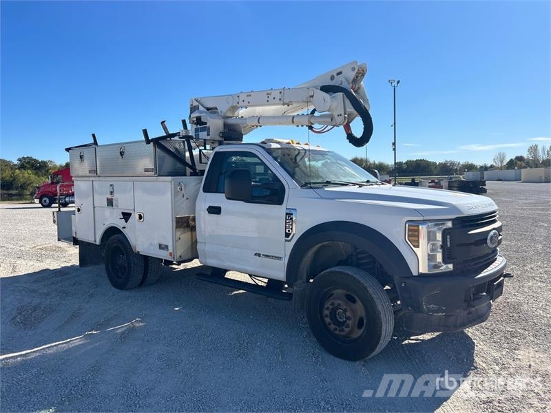 Ford F-550 Nostolava-autot