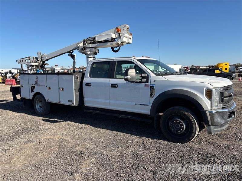 Ford F-550 Truck mounted platforms
