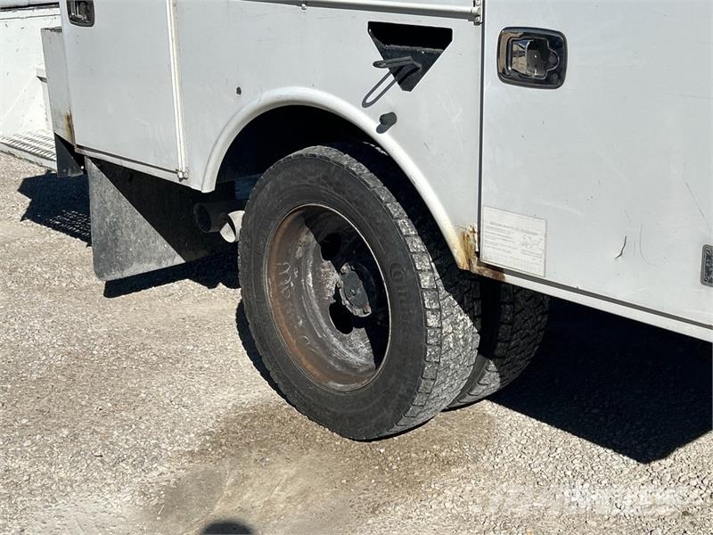 Ford F-550 Nostolava-autot