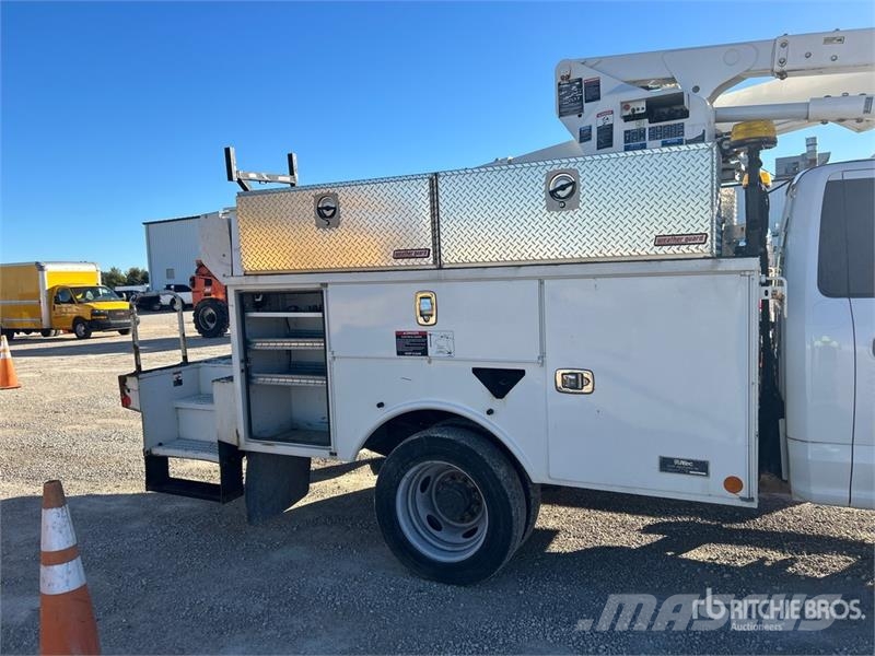 Ford F-550 Nostolava-autot