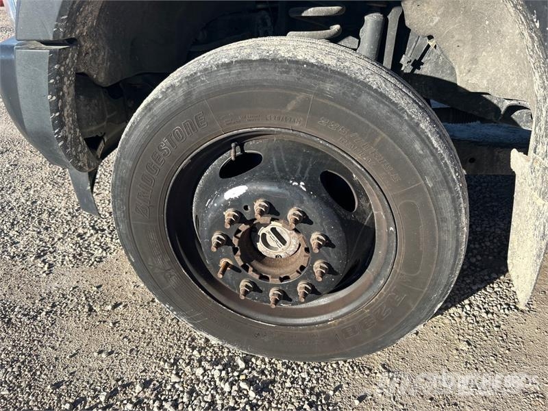 Ford F-550 Nostolava-autot