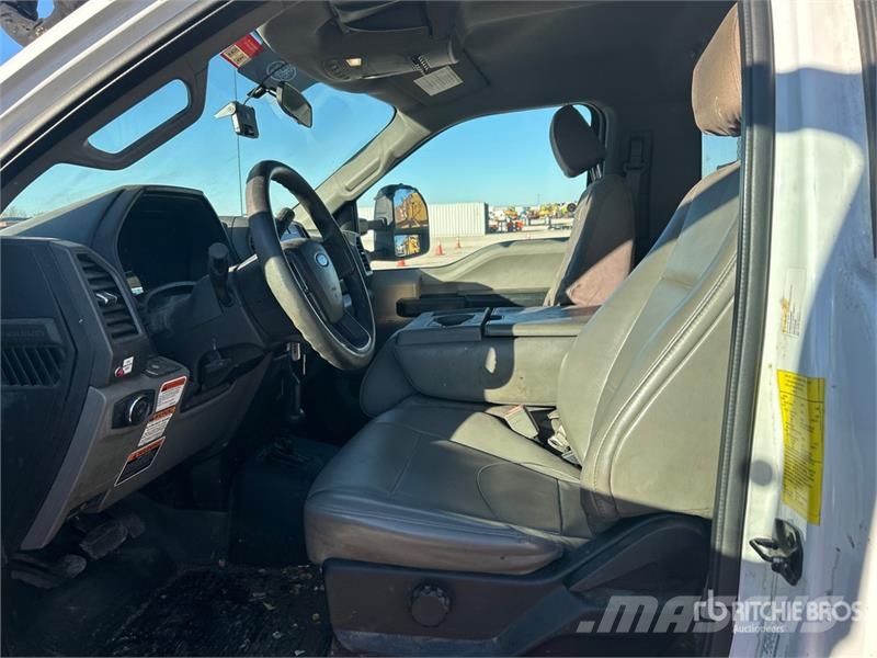 Ford F-550 Nostolava-autot