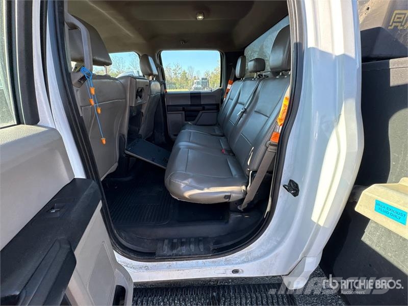Ford F-550 Truck mounted platforms