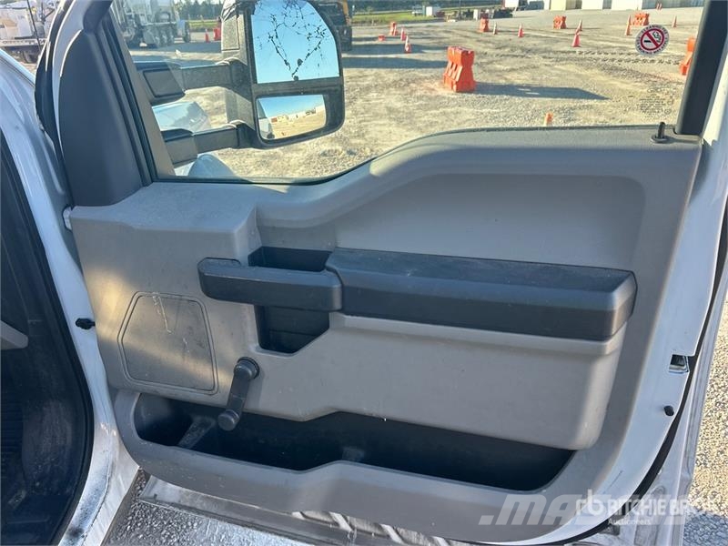 Ford F-550 Nostolava-autot