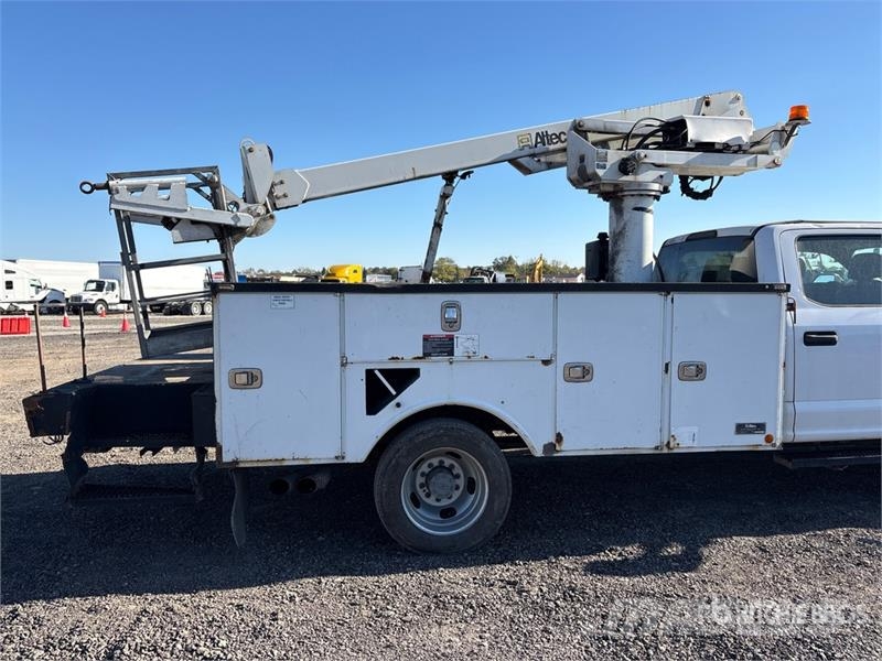 Ford F-550 Truck mounted platforms