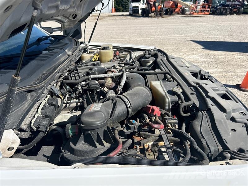 Ford F-550 Nostolava-autot