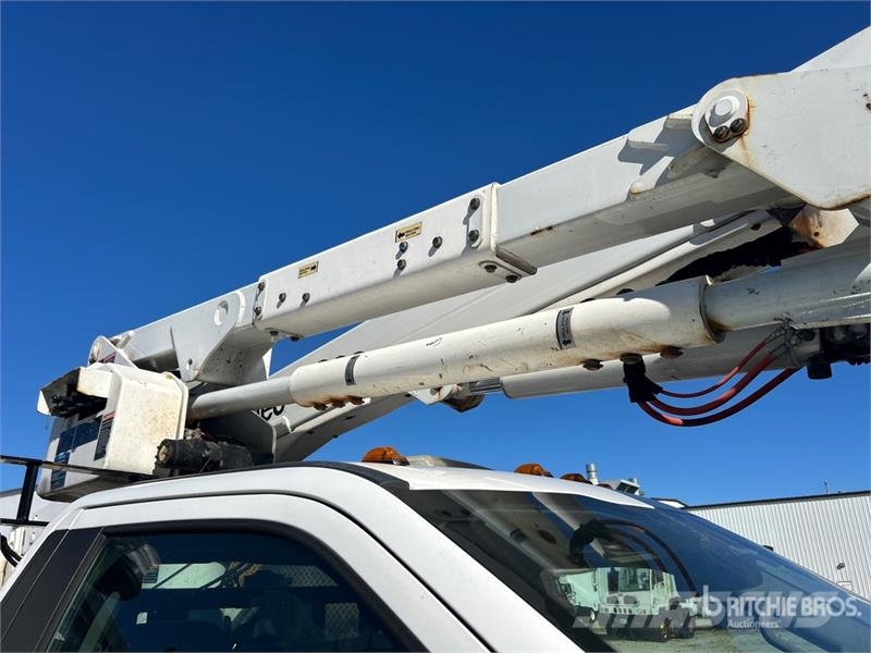 Ford F-550 Nostolava-autot