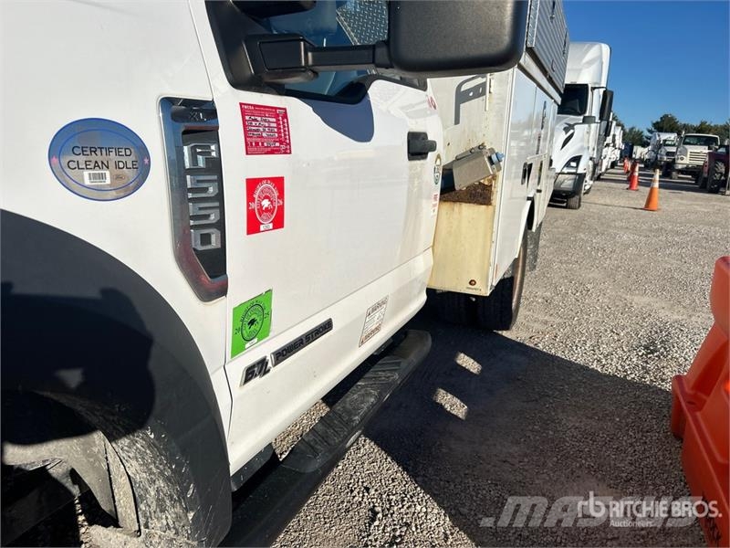 Ford F-550 Nostolava-autot