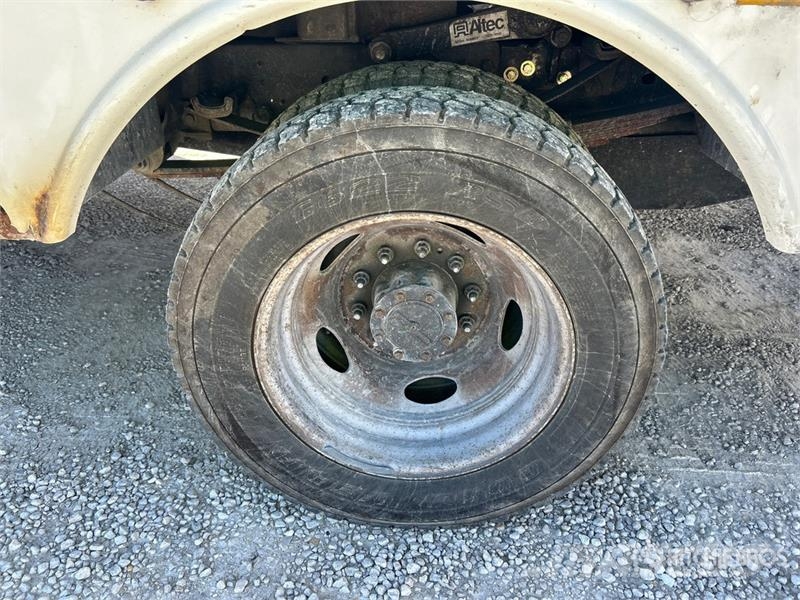 Ford F-550 Nostolava-autot