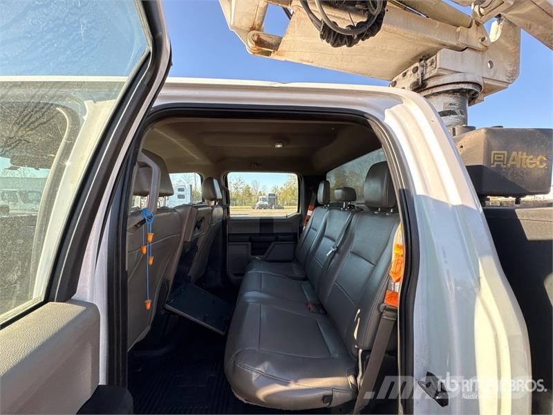 Ford F-550 Truck mounted platforms