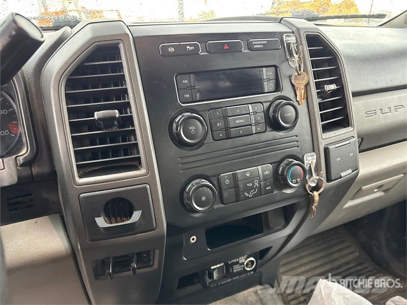 Ford F-550 Plataformas sobre camión