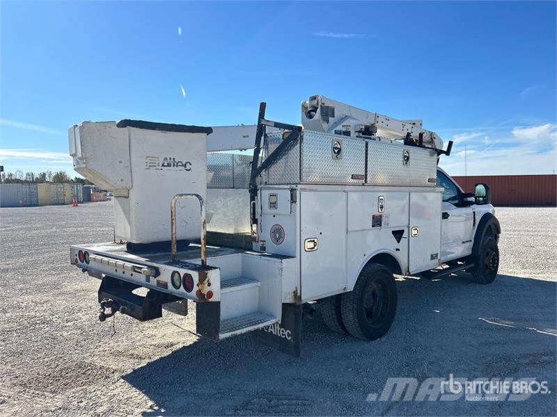 Ford F-550 Nostolava-autot