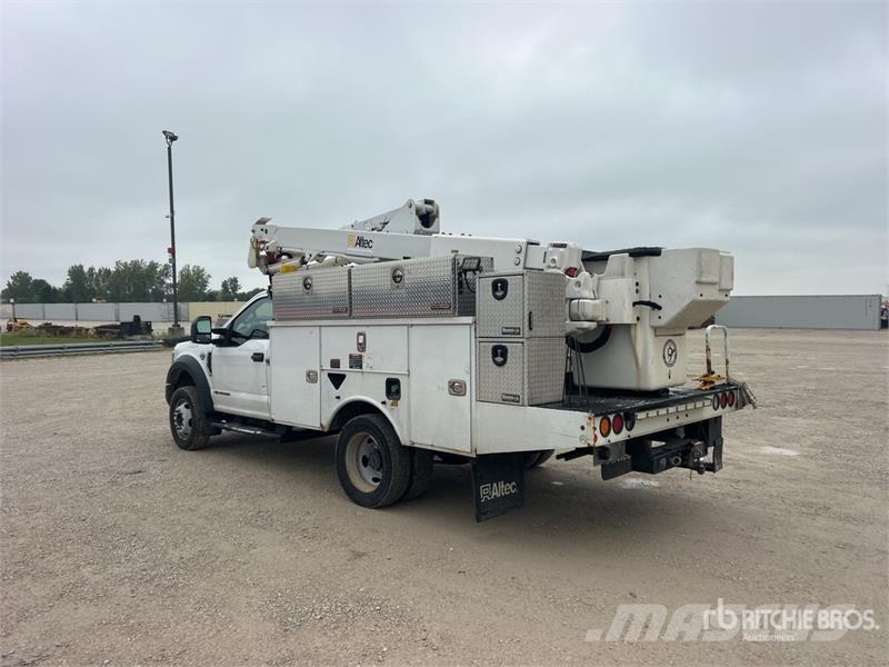 Ford F-550 Pacēlāji uz automašīnas bāzes