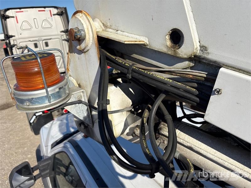 Ford F-550 Truck mounted platforms