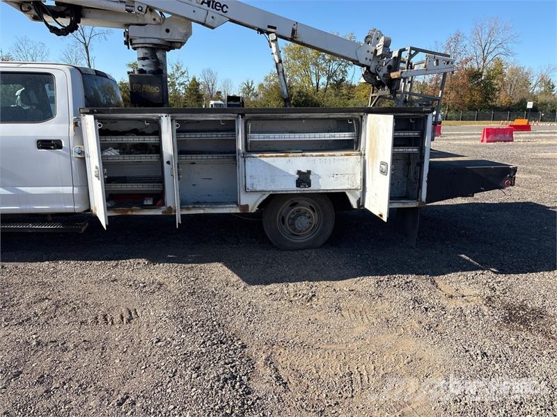 Ford F-550 Truck mounted platforms