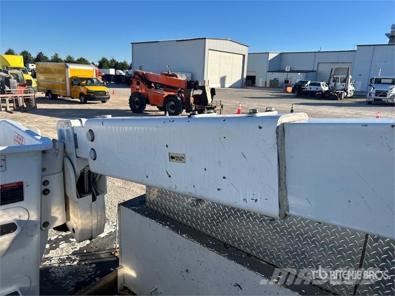 Ford F-550 Nostolava-autot