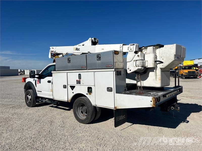Ford F-550 Nostolava-autot
