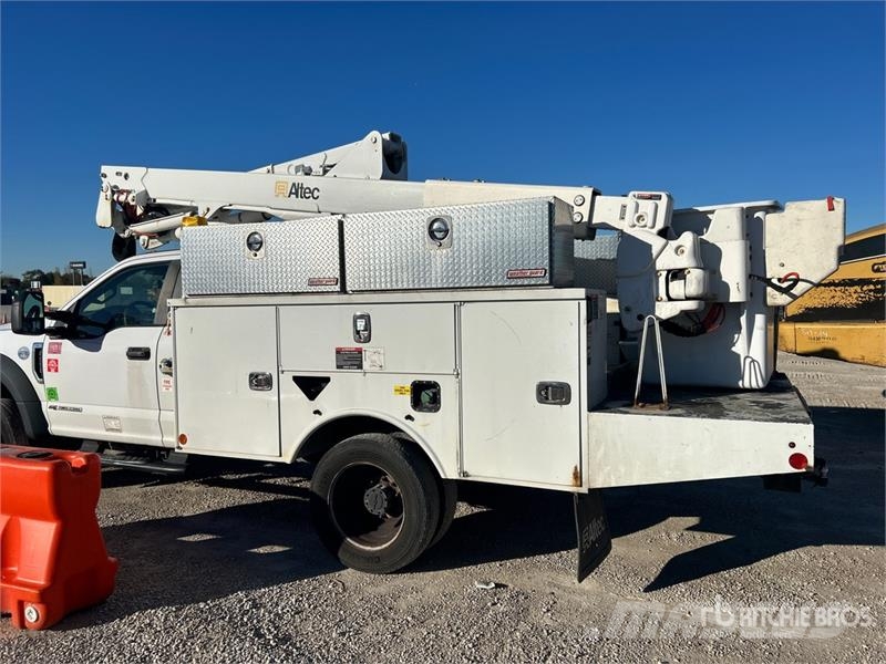 Ford F-550 Nostolava-autot