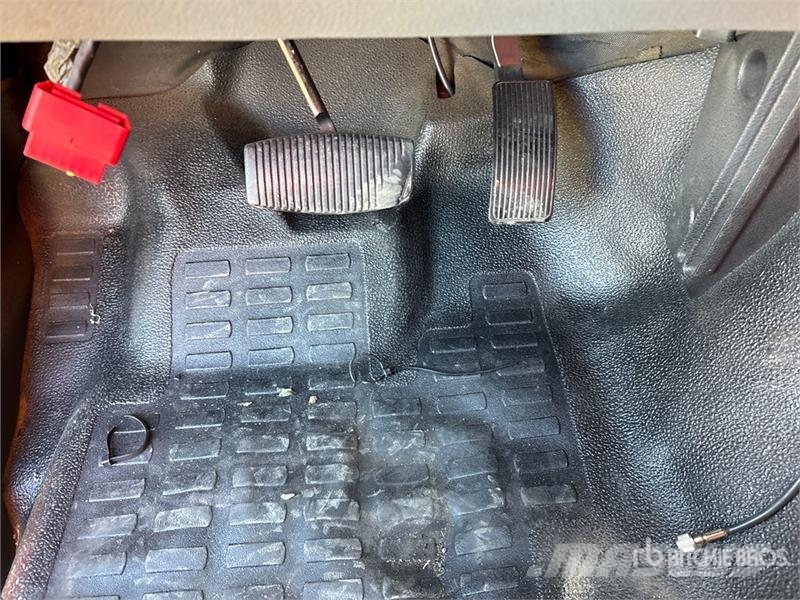 Ford F-550 4x2 Extended Cab Utility Truck Caja abierta/laterales abatibles