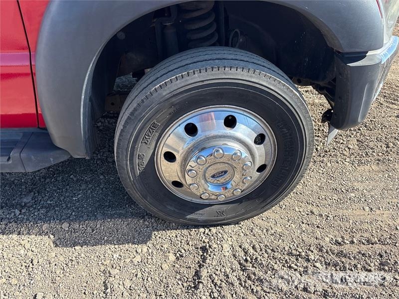 Ford F-550 4x2 Extended Cab Service Truck مركبات الأغراض العامة