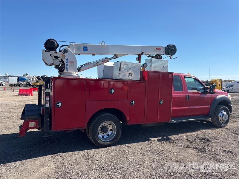 Ford F-550 4x2 Extended Cab Service Truck مركبات الأغراض العامة
