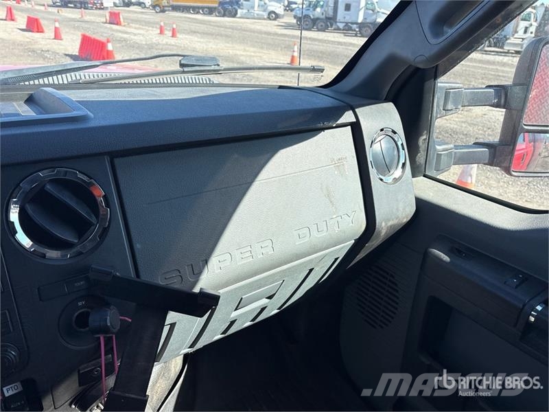 Ford F-550 4x2 Extended Cab Service Truck مركبات الأغراض العامة