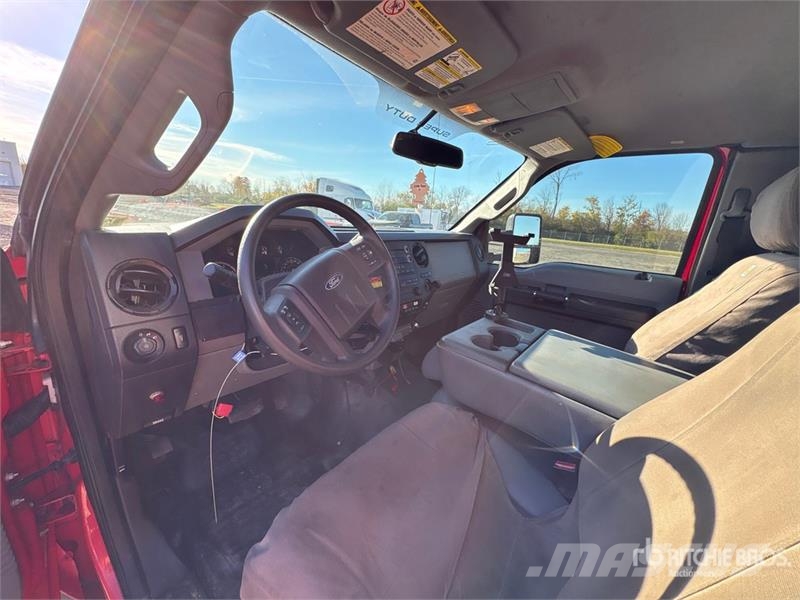 Ford F-550 4x2 Extended Cab Utility Truck Caja abierta/laterales abatibles