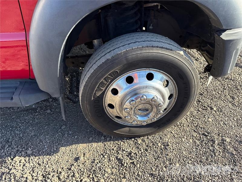 Ford F-550 4x2 Extended Cab Utility Truck Caja abierta/laterales abatibles