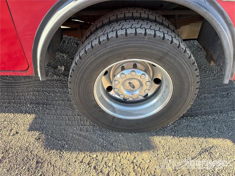 Ford F-550 4x2 Extended Cab Utility Truck Caja abierta/laterales abatibles