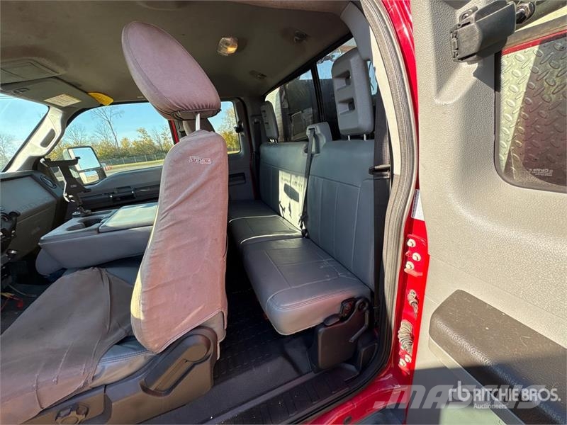 Ford F-550 4x2 Extended Cab Utility Truck Caja abierta/laterales abatibles