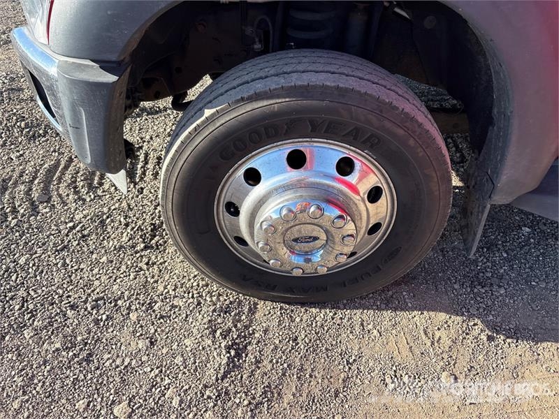 Ford F-550 4x2 Extended Cab Utility Truck Caja abierta/laterales abatibles