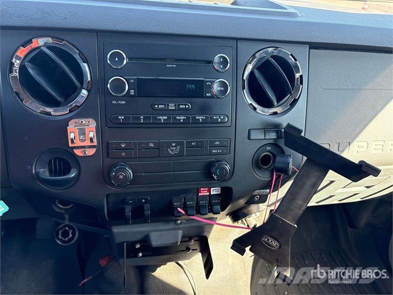 Ford F-550 4x2 Extended Cab Service Truck مركبات الأغراض العامة
