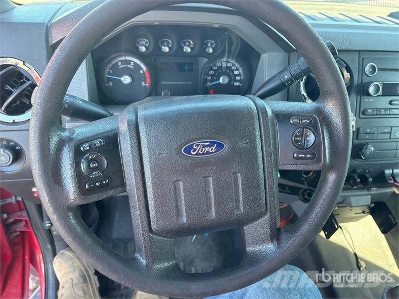 Ford F-550 4x2 Extended Cab Service Truck مركبات الأغراض العامة