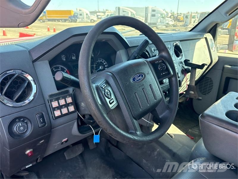 Ford F-550 4x2 Extended Cab Service Truck مركبات الأغراض العامة