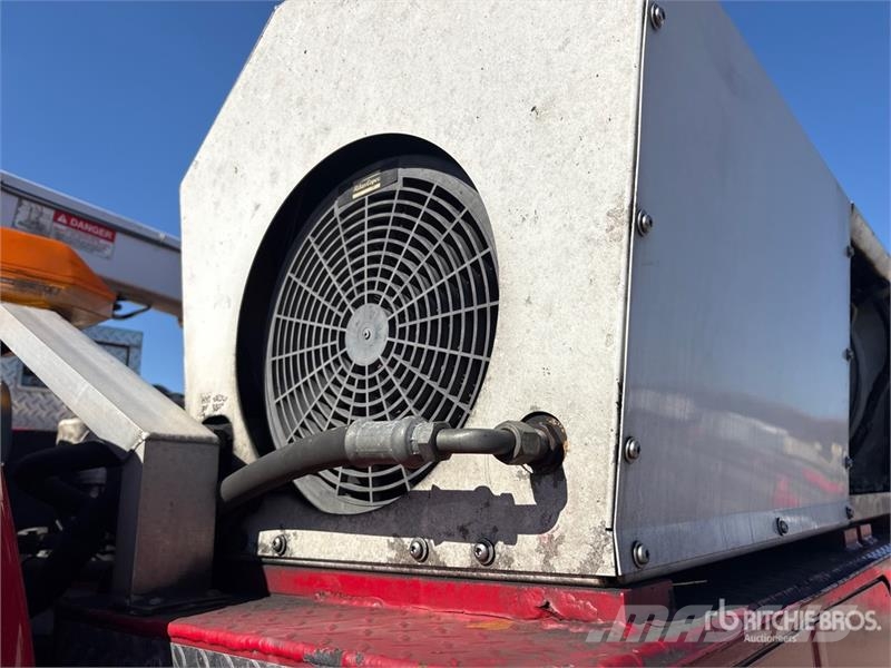 Ford F-550 4x2 Extended Cab Service Truck مركبات الأغراض العامة