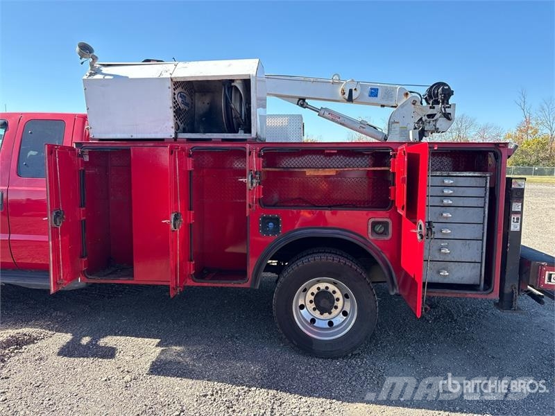 Ford F-550 4x2 Extended Cab Service Truck مركبات الأغراض العامة
