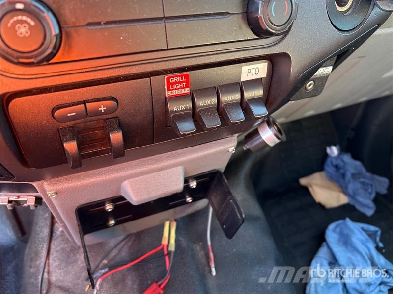 Ford F-550 4x2 Extended Cab Utility Truck Caja abierta/laterales abatibles