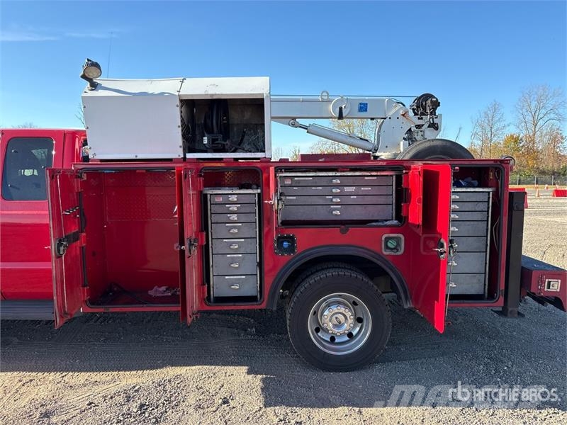 Ford F-550 4x2 Extended Cab Utility Truck Caja abierta/laterales abatibles