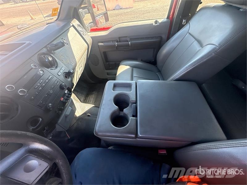Ford F-550 4x2 Service Truck مركبات الأغراض العامة