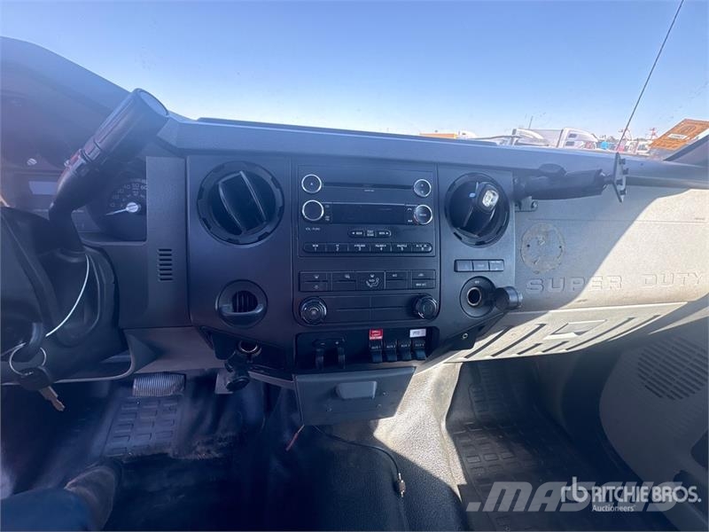 Ford F-550 4x2 Service Truck مركبات الأغراض العامة