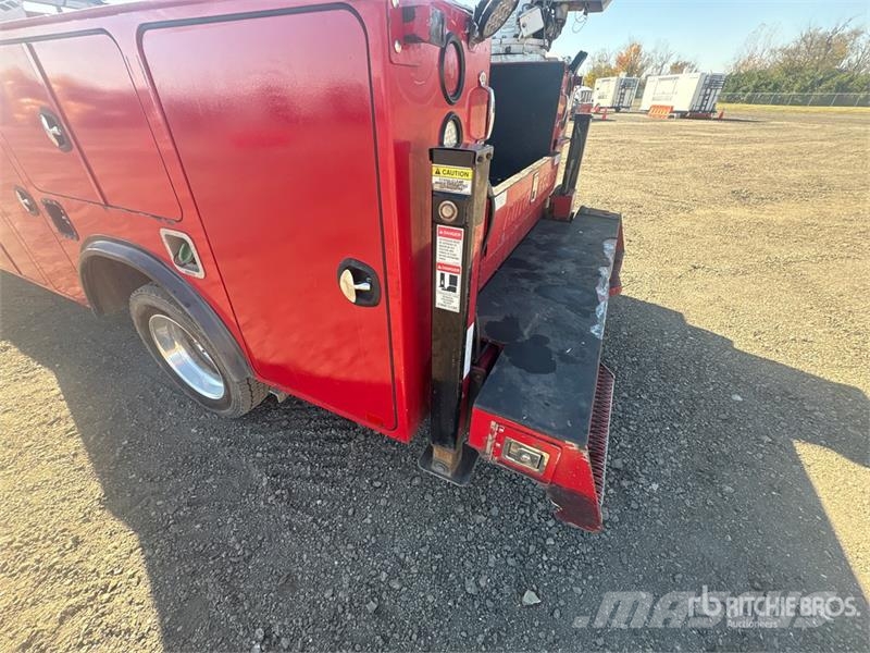 Ford F-550 4x2 Service Truck مركبات الأغراض العامة